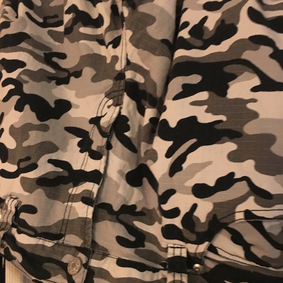 Capris - Picture 3 of 3